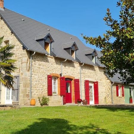 Bed and Breakfast La Pichonniere Isigny-le-Buat Exterior foto