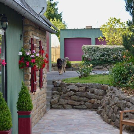 Bed and Breakfast La Pichonniere Isigny-le-Buat Exterior foto