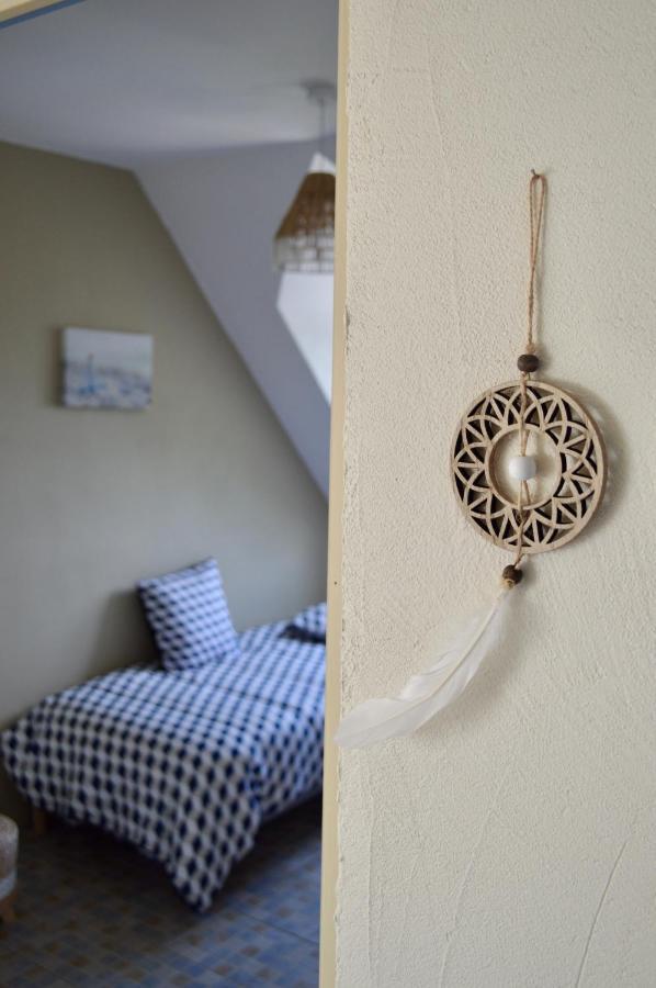 Bed and Breakfast La Pichonniere Isigny-le-Buat Exterior foto