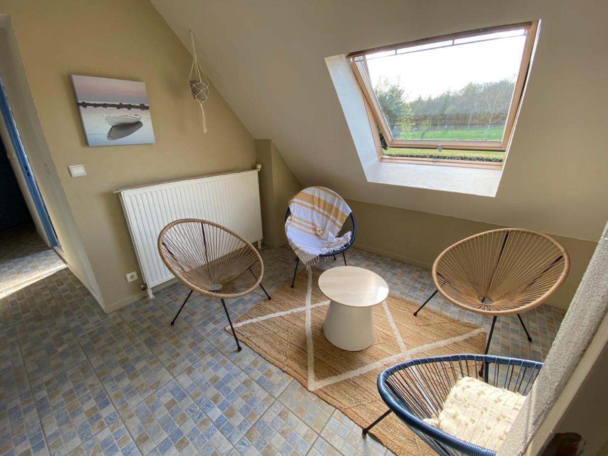 Bed and Breakfast La Pichonniere Isigny-le-Buat Exterior foto