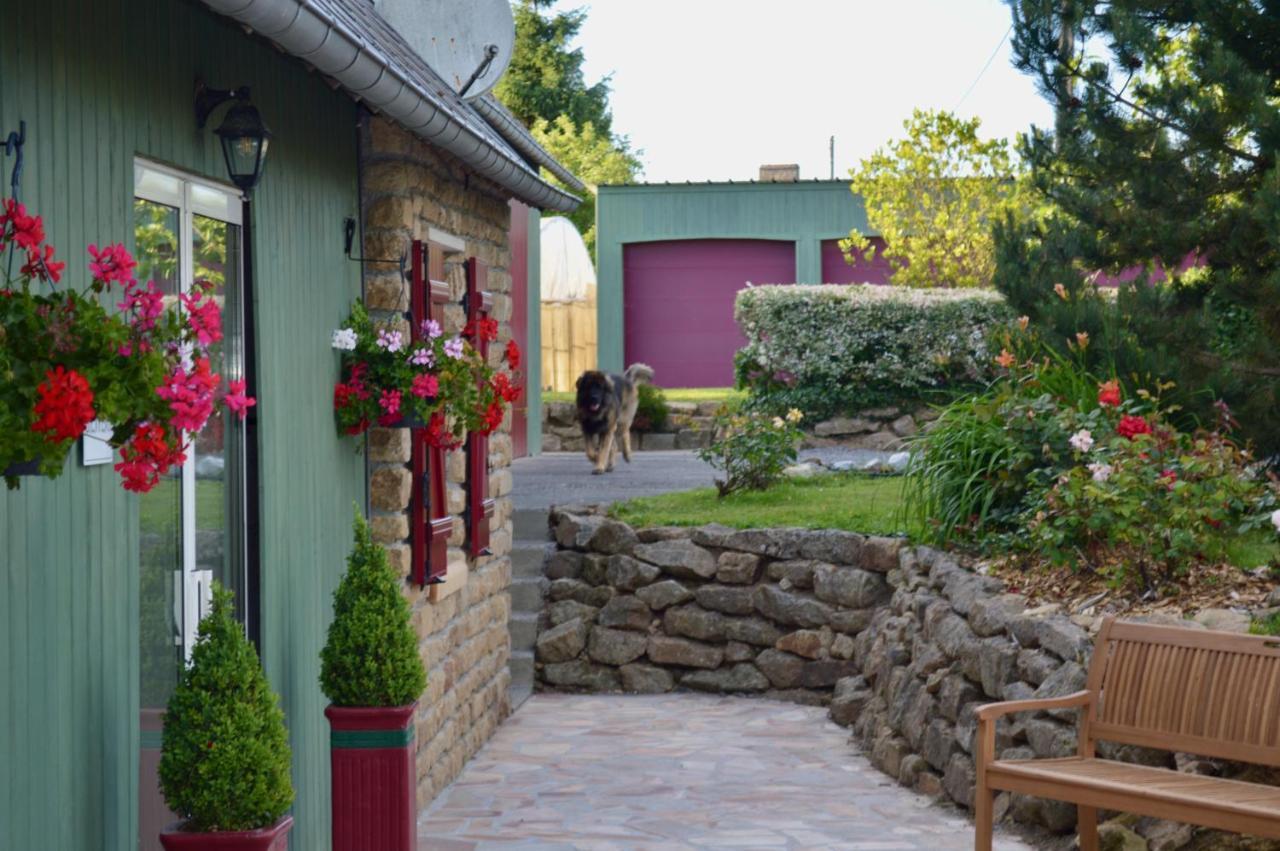 Bed and Breakfast La Pichonniere Isigny-le-Buat Exterior foto