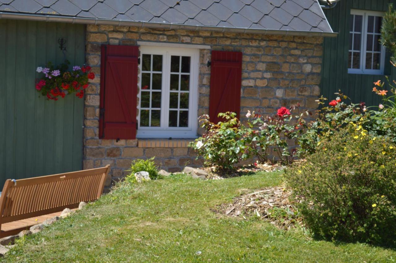 Bed and Breakfast La Pichonniere Isigny-le-Buat Exterior foto