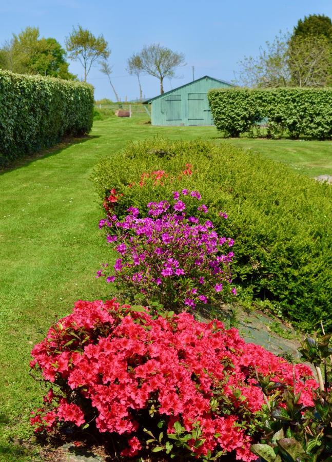 Bed and Breakfast La Pichonniere Isigny-le-Buat Exterior foto